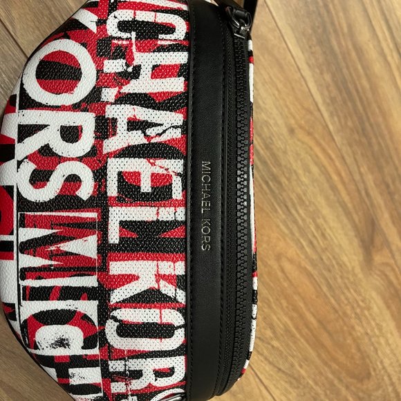 Michael Kors Hip Bag - Picture 2 of 4